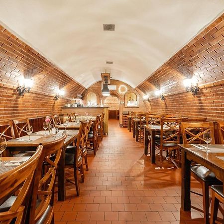 Restaurace A Penzion U Doubků Břeclav Esterno foto