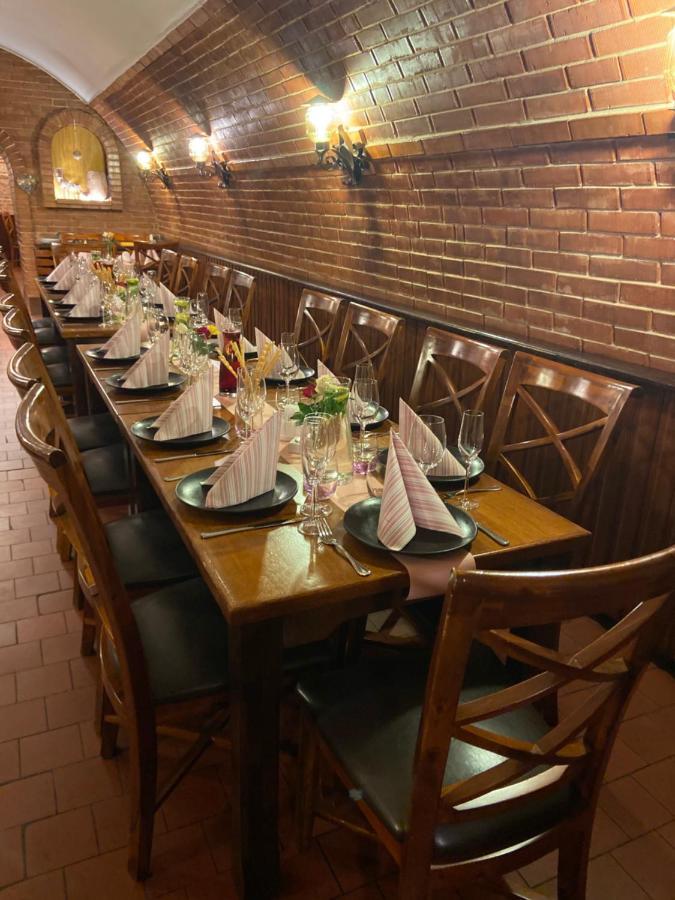 Restaurace A Penzion U Doubků Břeclav Esterno foto